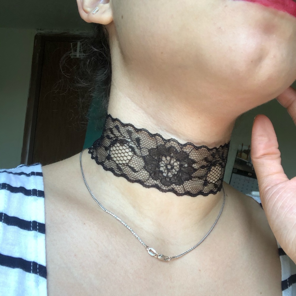 Crochet choker necklace